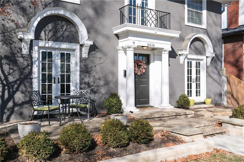 6416 Wornall Ter, Kansas City, MO 64113