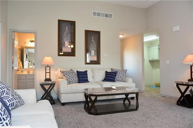 207 W 2nd St, Garden City, MO 64747