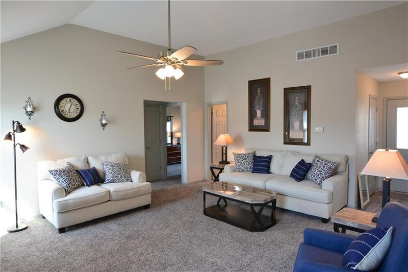 207 W 2nd St, Garden City, MO 64747