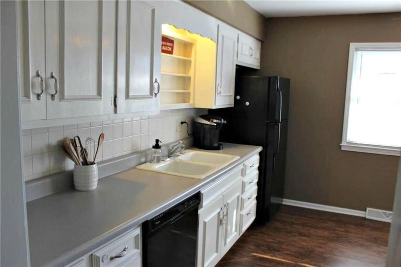 13107 E 53rd St, Kansas City, MO 64133