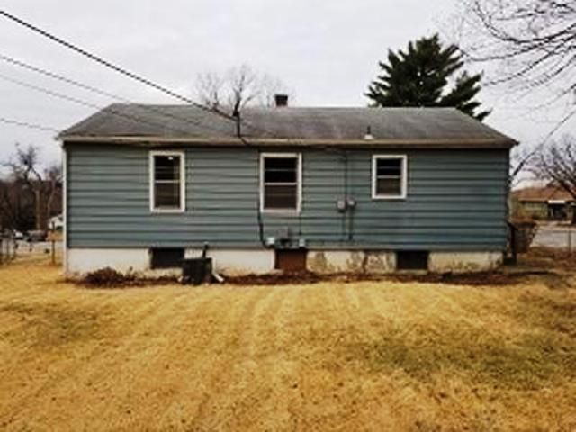 3465 E 54th St, Kansas City, MO 64130