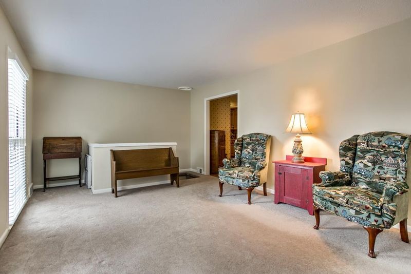 7000 W 77th Ter, Overland Park, KS 66204