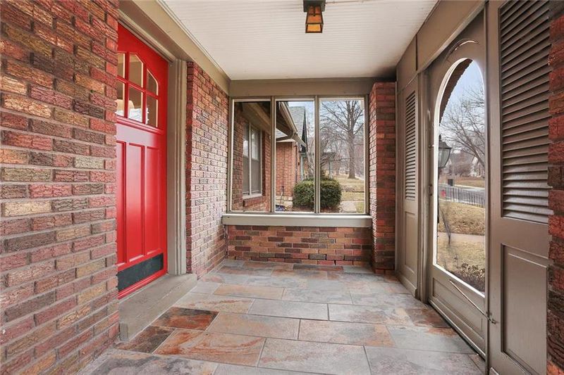 121 E 70th St, Kansas City, MO 64113