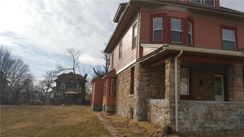 3126 Brooklyn Ave, Kansas City, MO 64109