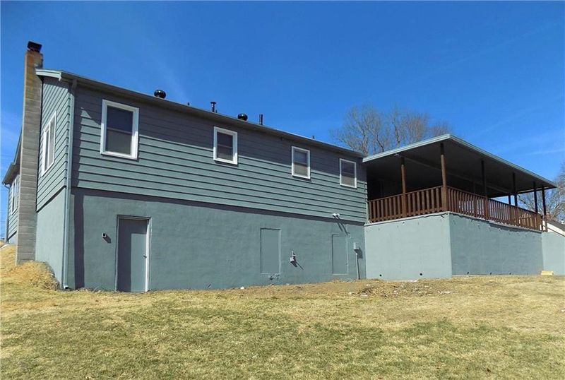 1929 S James Downey Rd, Independence, MO 64057