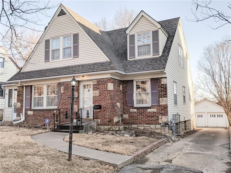 1815 E 76th St, Kansas City, MO 64132