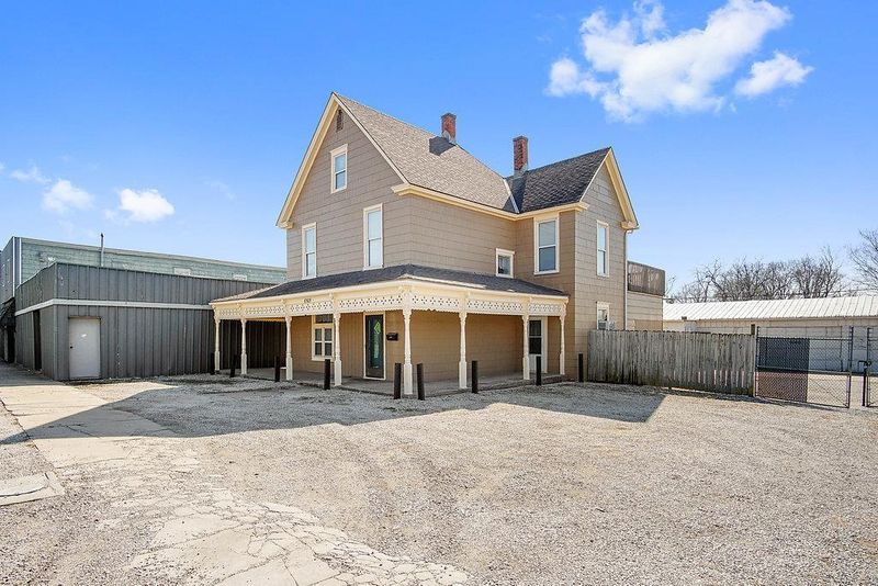 6509 Stadium Dr, Kansas City, MO 64129