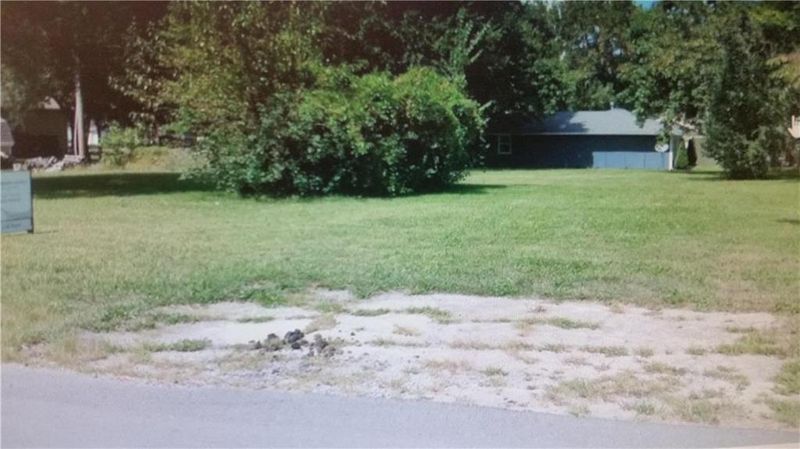 202 S 4th St, Louisburg, KS 66053