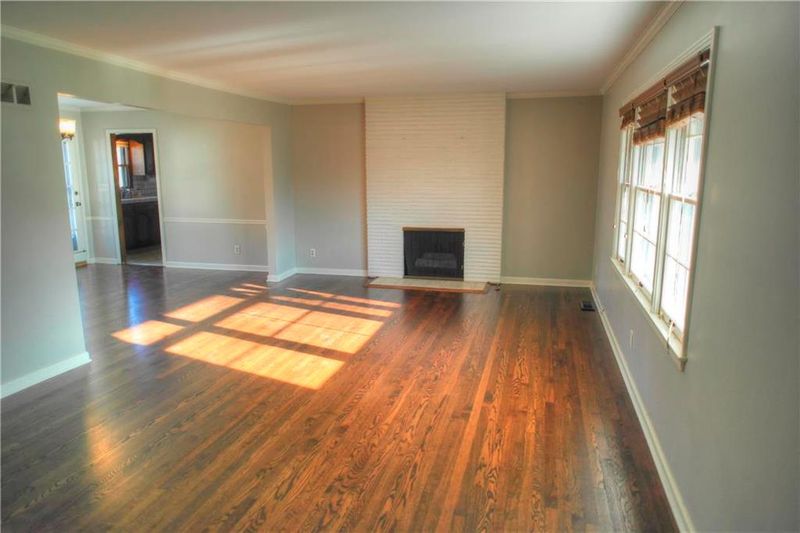 7716 Cherry St, Kansas City, MO 64131