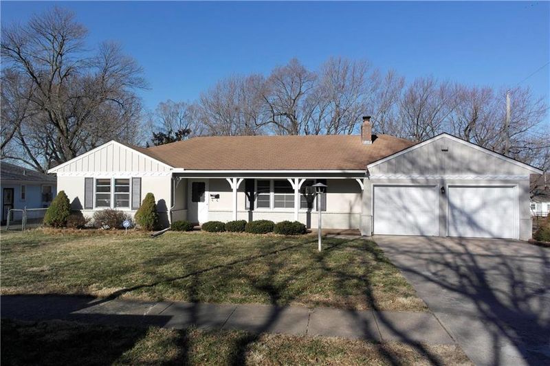7716 Cherry St, Kansas City, MO 64131