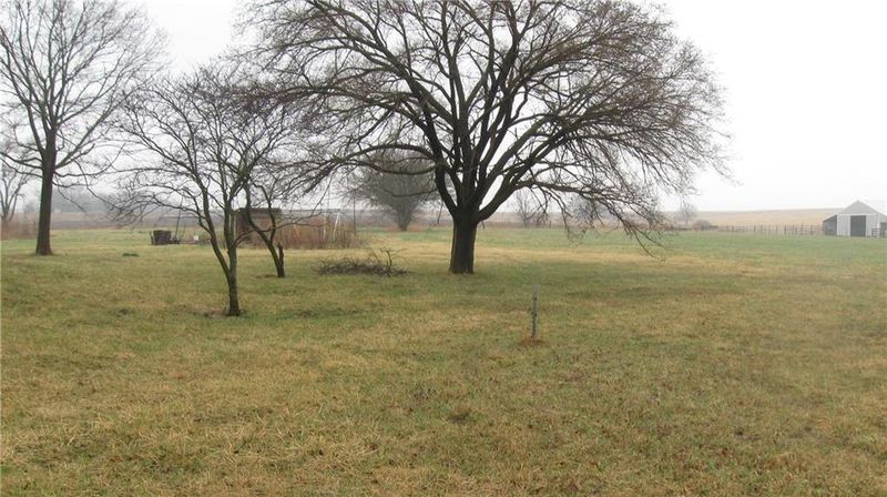 809 Pawnee Rd, Pomona, KS 66076