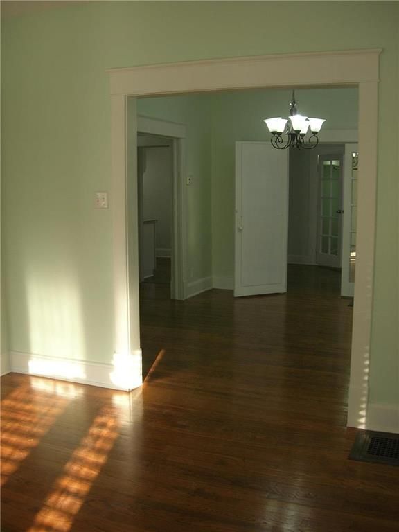 4913 Walnut St, Kansas City, MO 64112