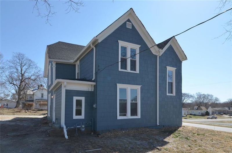 212 3rd St, Dearborn, MO 64439