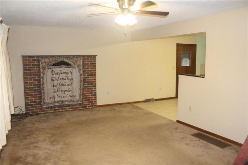 421 N 2nd St, Trimble, MO 64492