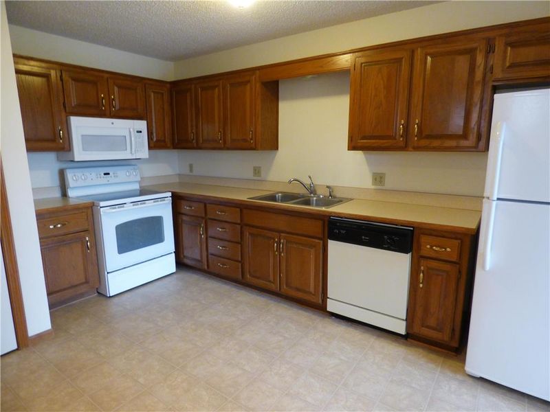 619 S 13th St, Leavenworth, KS 66048