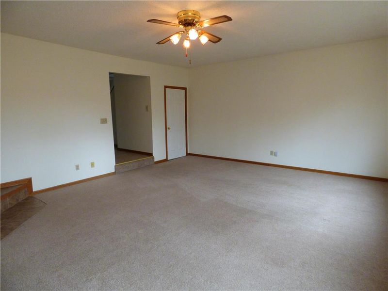 619 S 13th St, Leavenworth, KS 66048