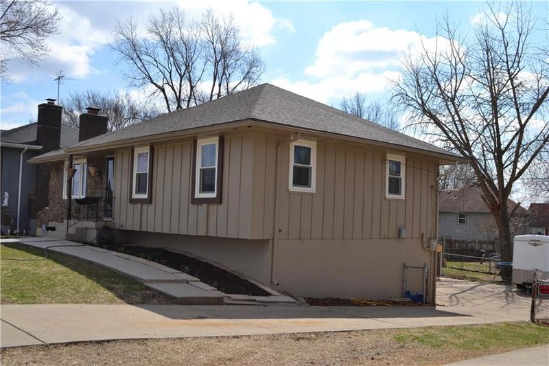 12301 E 57th Ter, Kansas City, MO 64133