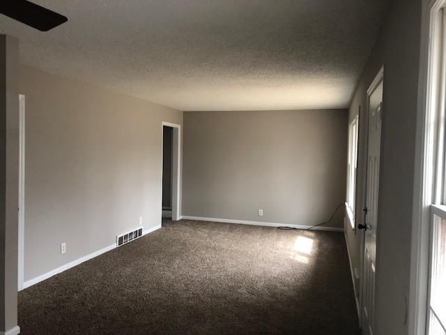 5906 E 99th Ter, Kansas City, MO 64134