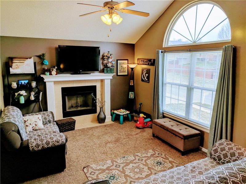 701 NW Whitney Dr, Grain Valley, MO 64029