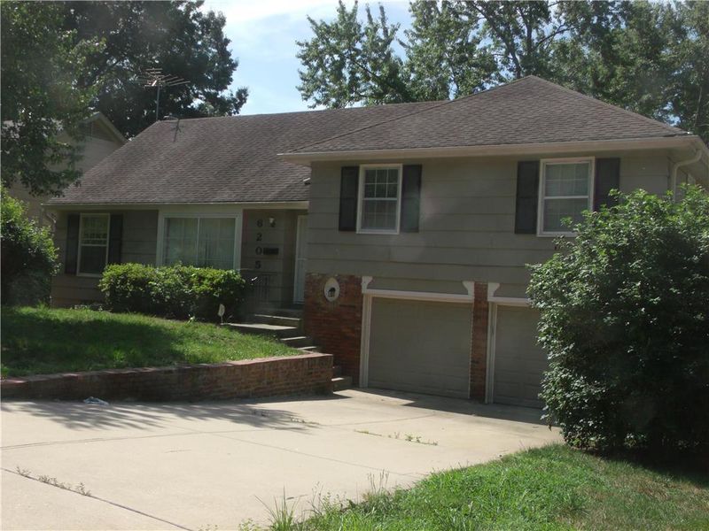6205 E 109th Ter, Kansas City, MO 64134