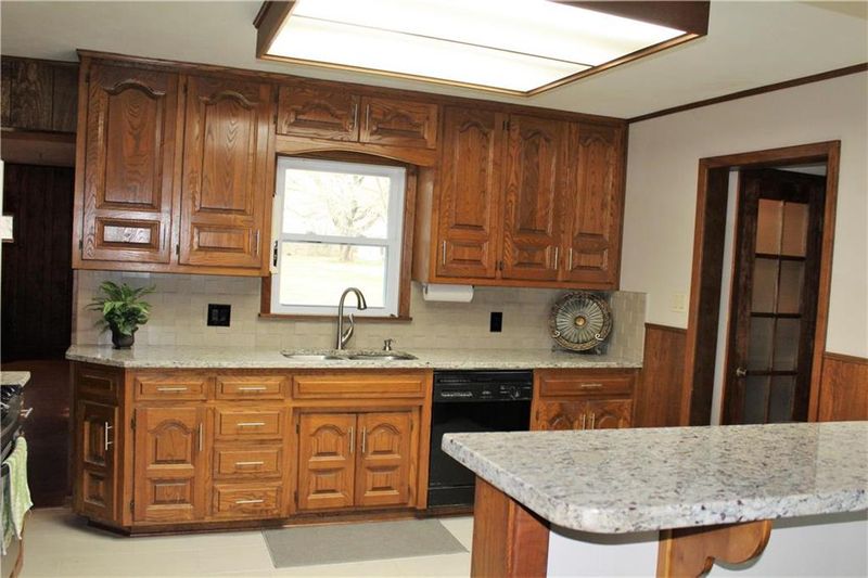 9808 E 41st St, Kansas City, MO 64133