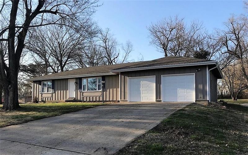 9808 E 41st St, Kansas City, MO 64133