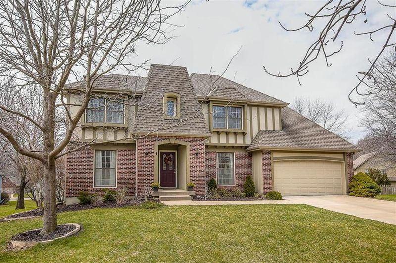 10412 Bond St, Overland Park, KS 66214