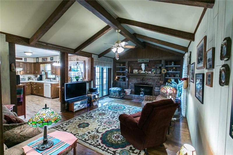 5121 Stanton Dr, Kansas City, MO 64133