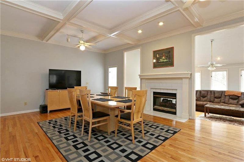 5808 W 124th St, Overland Park, KS 66209