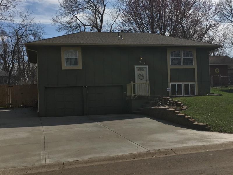15209 E 48 St, Kansas City, MO 64136