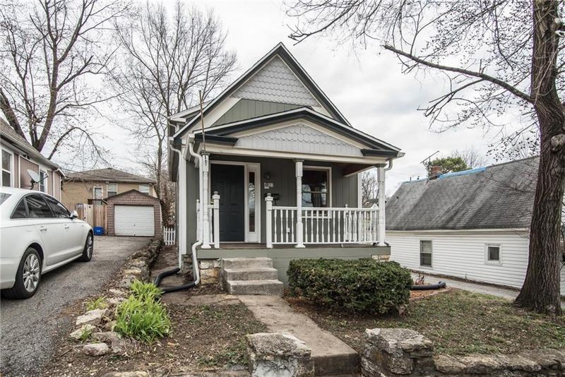 4621 Bell St, Kansas City, MO 64112