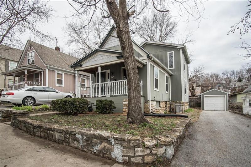 4621 Bell St, Kansas City, MO 64112