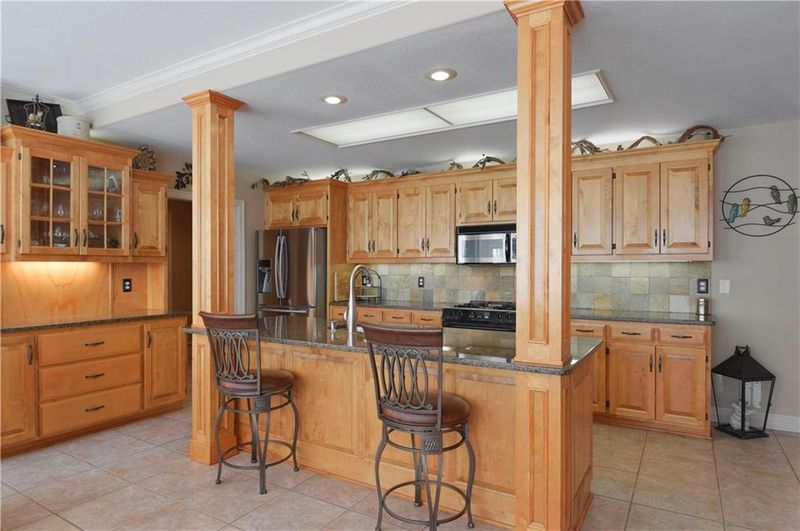 13728 Bond St, Overland Park, KS 66221
