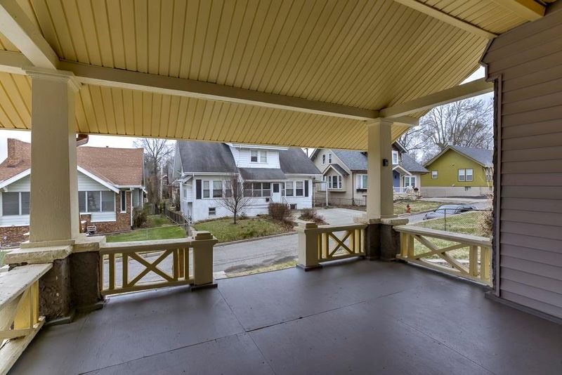 1318 E 28th Ter, Kansas City, MO 64109