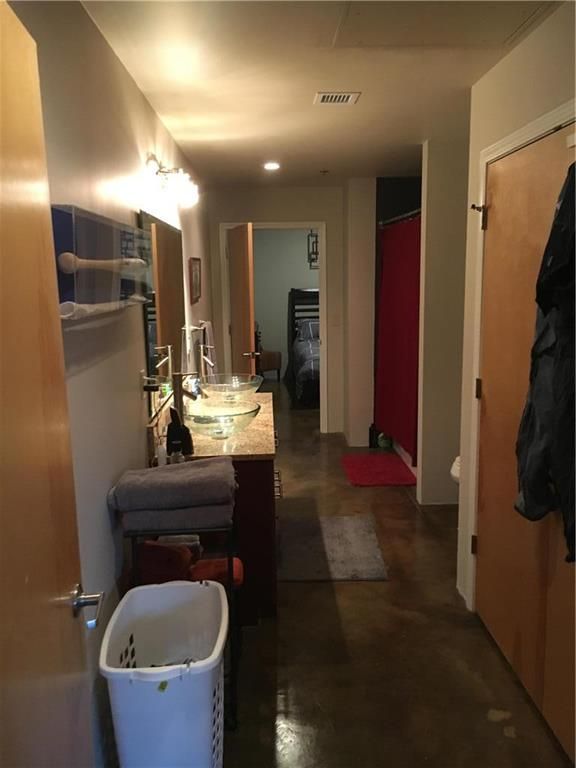 360 W Pershing Rd #160, Kansas City, MO 64108