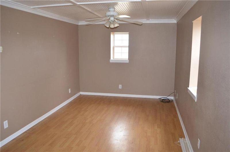 1015 N Pine St, Cameron, MO 64429