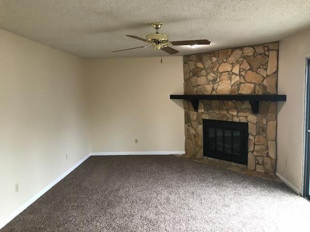 8912 W 77th St, Overland Park, KS 66204