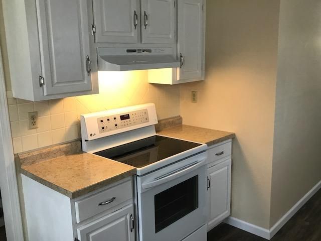 8912 W 77th St, Overland Park, KS 66204