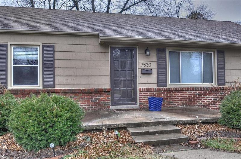 7530 Lowell Ave, Overland Park, KS 66204