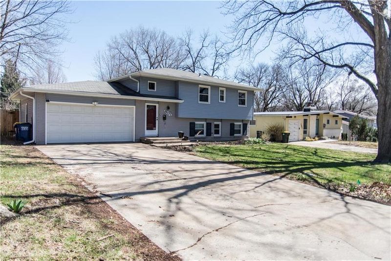 7601 Kessler Ln, Overland Park, KS 66204