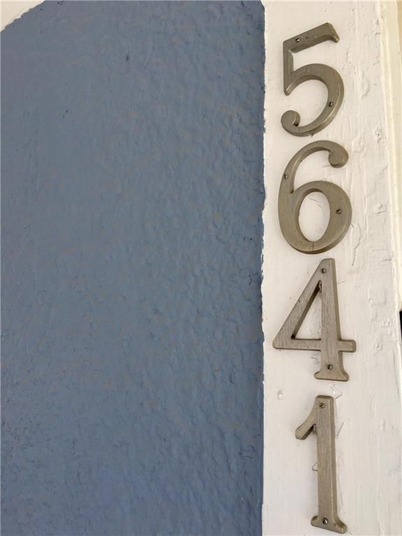 5641 Charlotte St, Kansas City, MO 64110