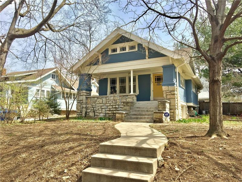 5641 Charlotte St, Kansas City, MO 64110