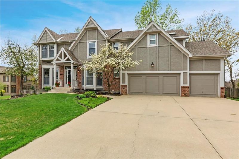 12724 England St, Overland Park, KS 66213