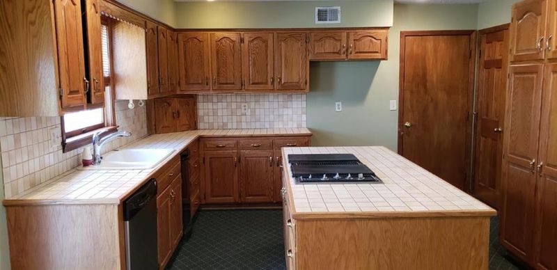 17850 Goddard St, Overland Park, KS 66221