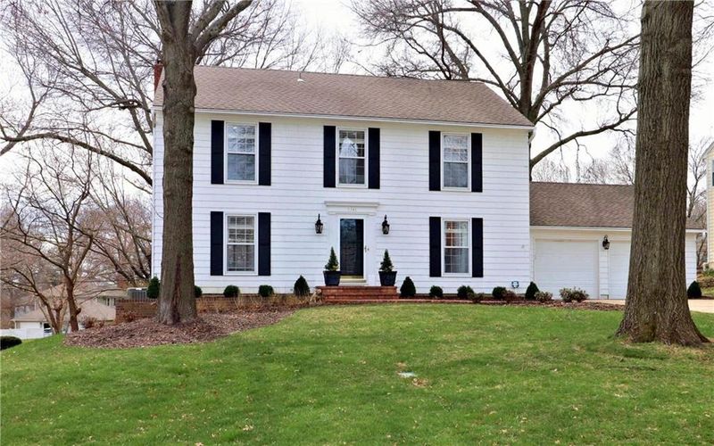 5341 W 100th Ter, Overland Park, KS 66207