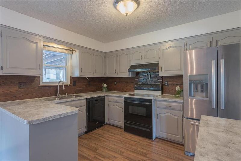 4613 N Brooklyn Ave, Kansas City, MO 64116