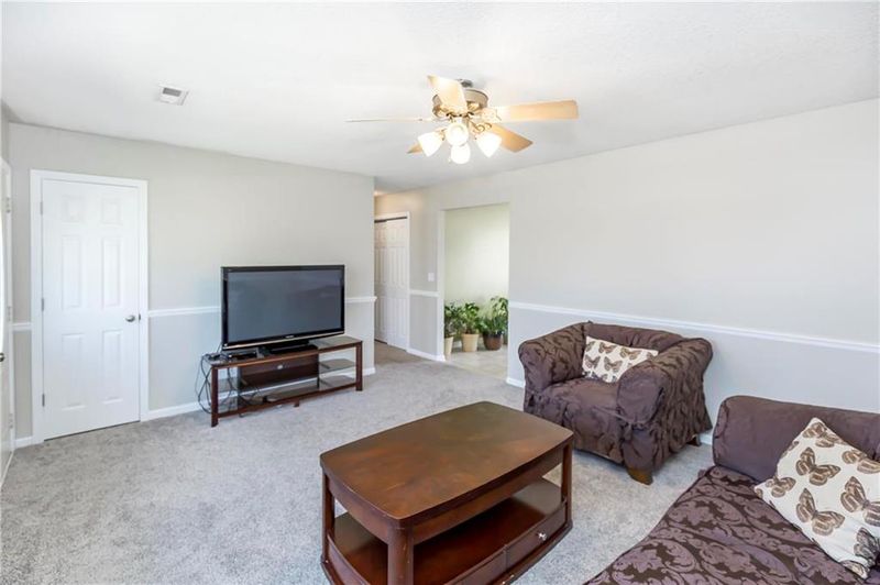 3 E Osage St, Paola, KS 66071