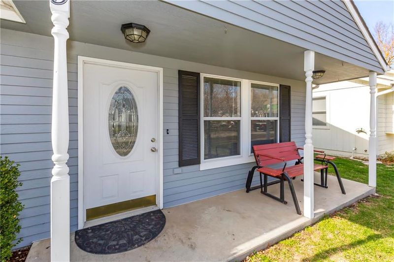 3 E Osage St, Paola, KS 66071