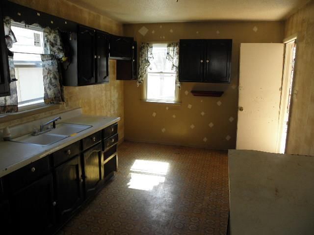 3821 E 58th St, Kansas City, MO 64130