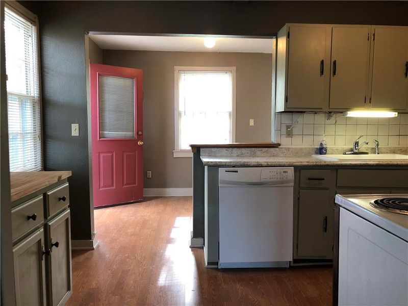 4613 NW Klamm Rd, Riverside, MO 64150